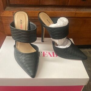 New Black Heels size 6.5 W/Box Never Worn - Great for office or night out!